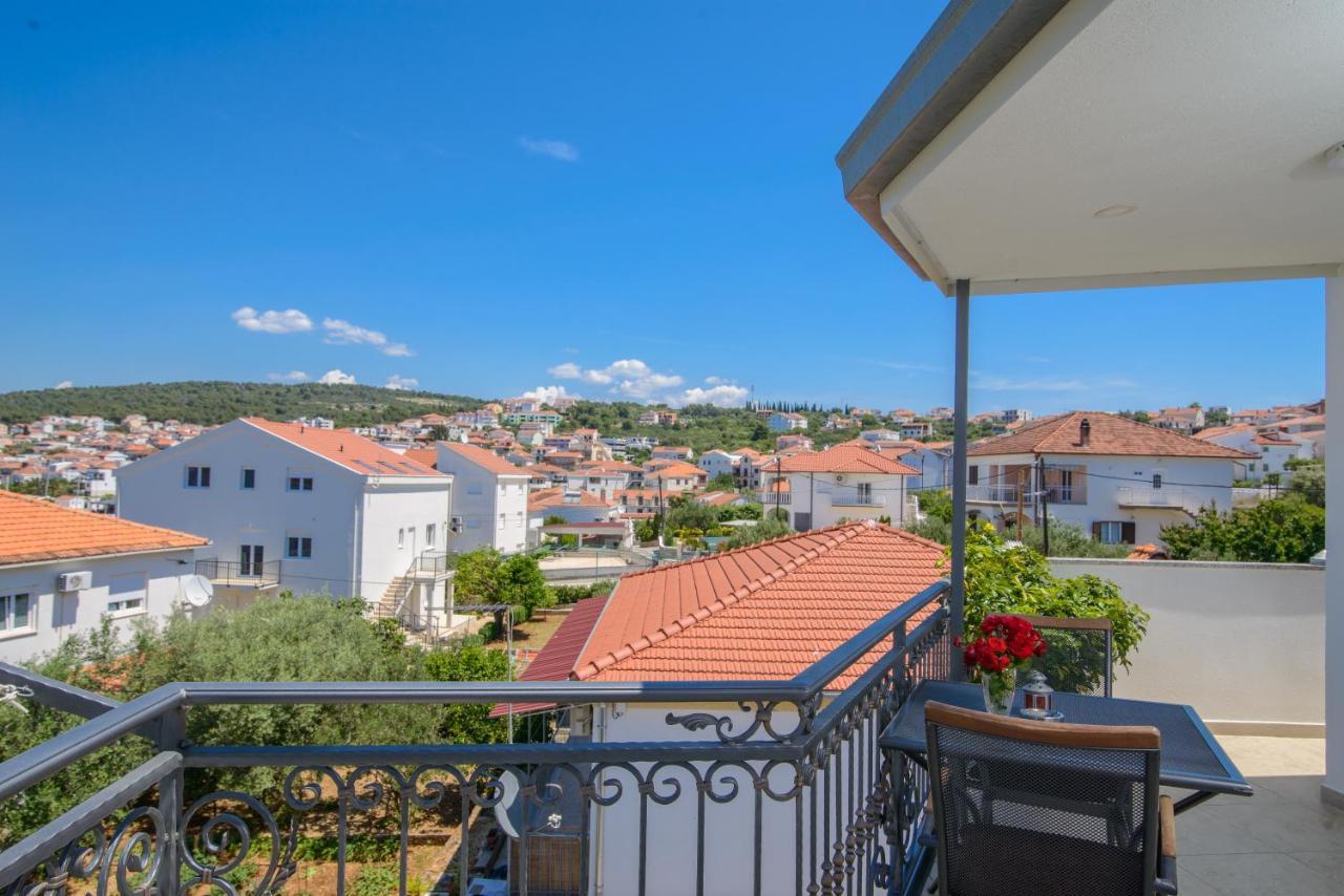 Apartments Tonka Trogir Exteriör bild