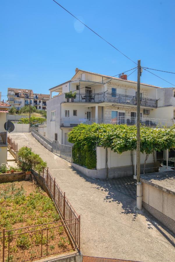 Apartments Tonka Trogir Exteriör bild